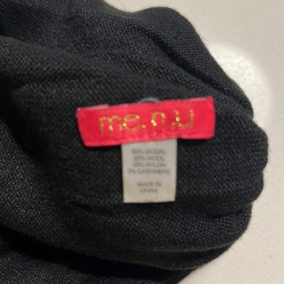 ME.N.U black with blue hearts hat/fingerless glove set - Picture 3 of 7